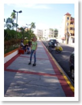 Patinando.